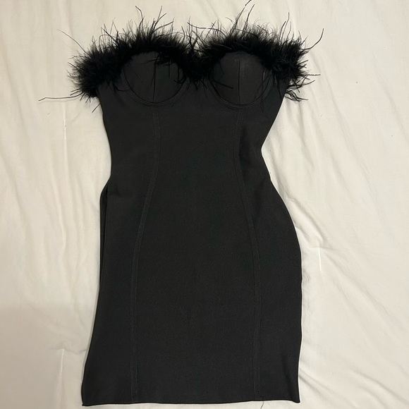 Amazing hoco dress from Revolve - Picture 2 of 4